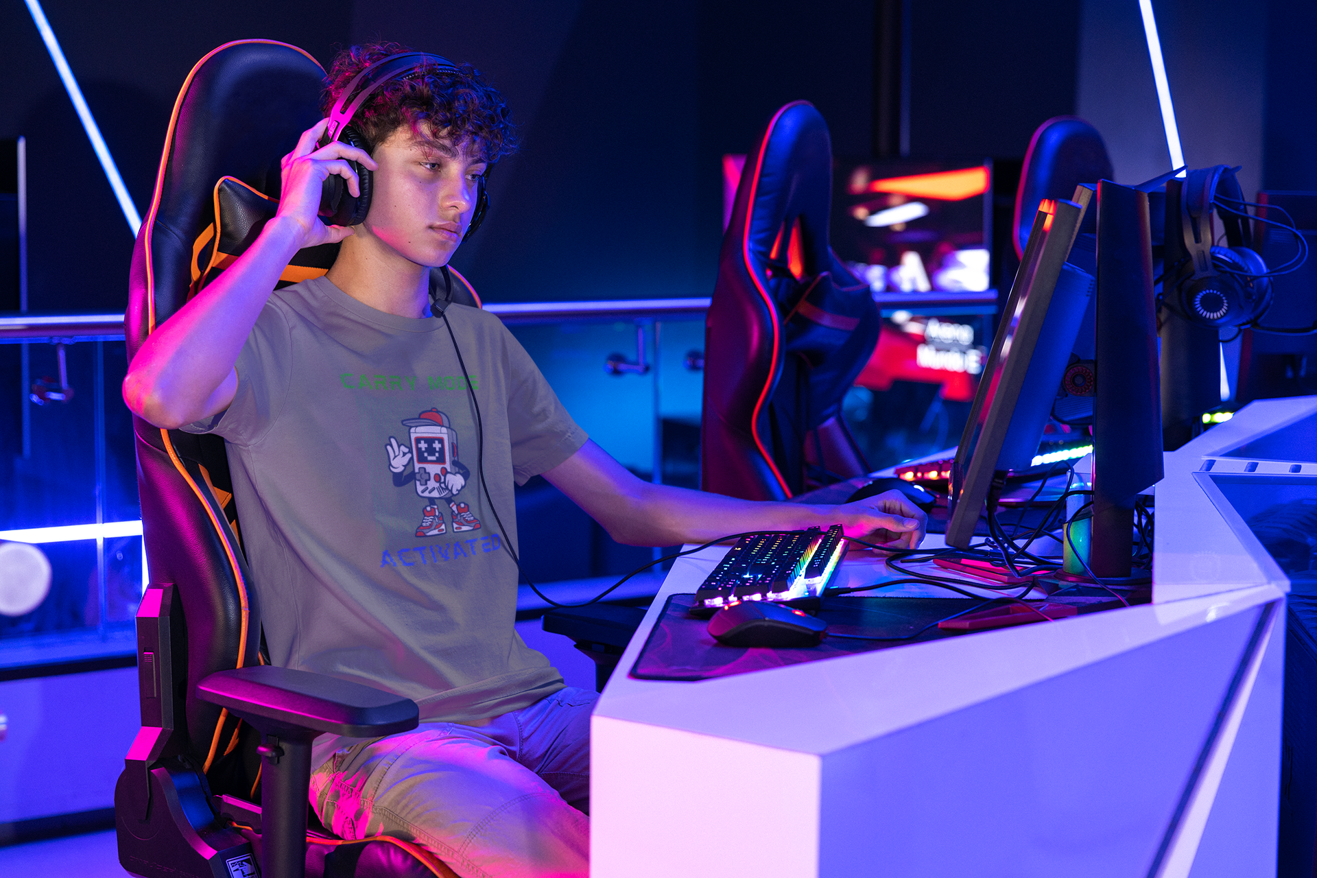 Carry Mode Activated Retro Gamer T-shirt - Gaming Console Character Design - Streetwear for Gamers - NZ Exclusive